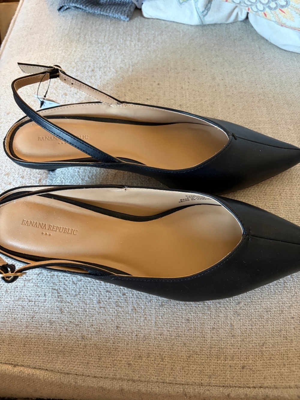 Banana Republic Black Pointed-Toe Slingback Flats kitten heels